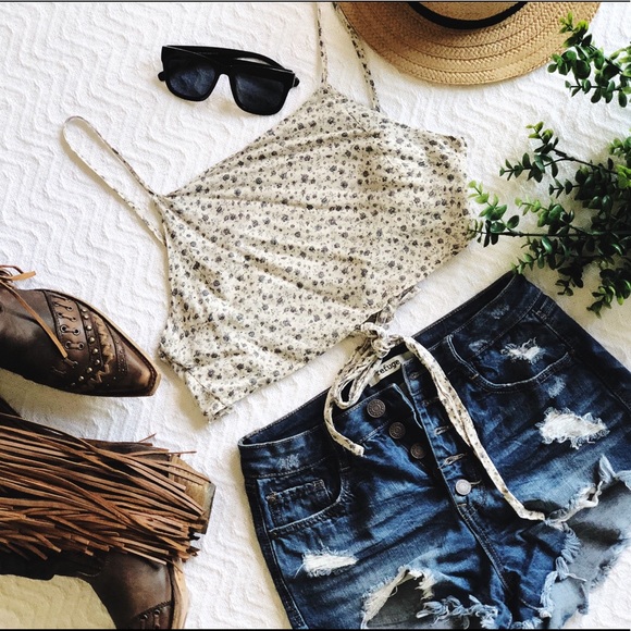 Brandy Melville Tops - SOLD ✨ Brandy Melville Crop Top